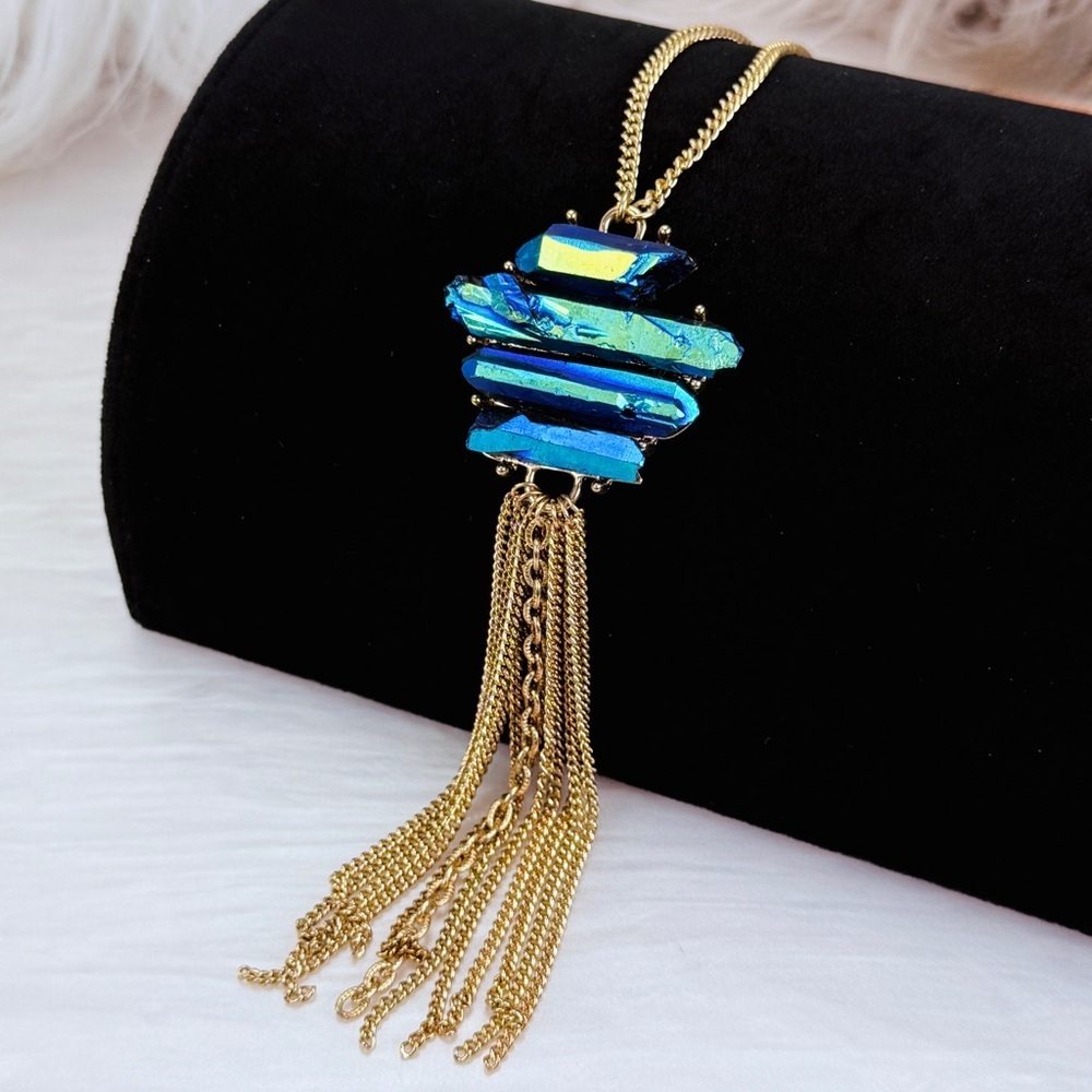 Beautiful, goldtone, chain fringe blueish pendant costume necklace